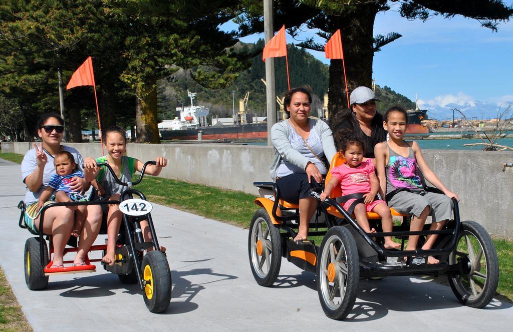 Waikanae Beach Top 10 Holiday Park Gisborne Exterior photo