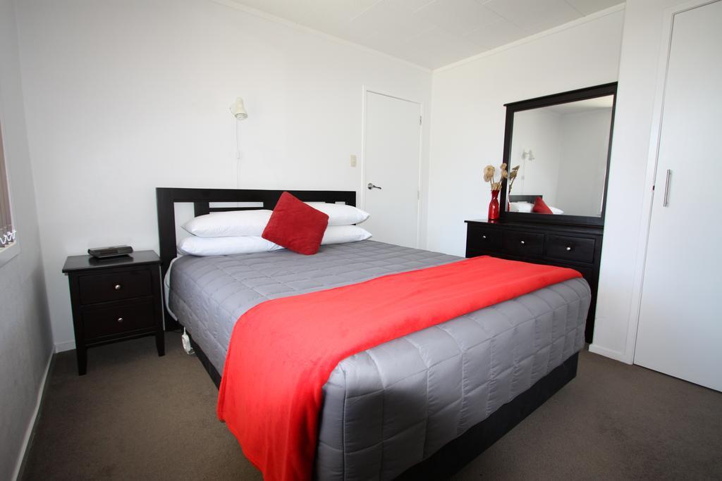 Waikanae Beach Top 10 Holiday Park Gisborne Room photo