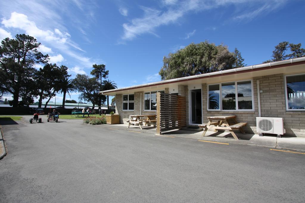 Waikanae Beach Top 10 Holiday Park Gisborne Room photo